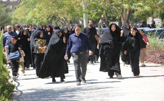 پیاده روی عزادران امام هشتم سمت به آستان سیدان الکریمان